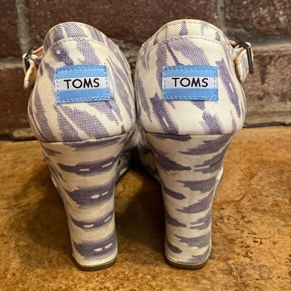 TOMS Sienna blue and white tribal ikat print platform wedge‎ sandals - Picture 8 of 9